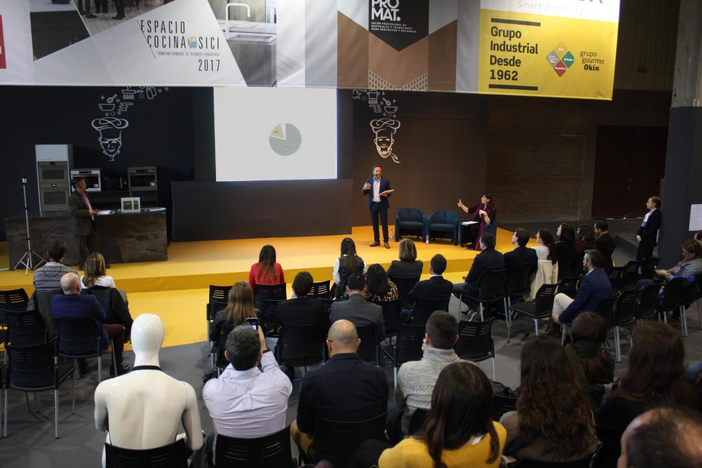 La presentación del estudio de evolución de la cocina tuvo un gran éxito de asistencia.