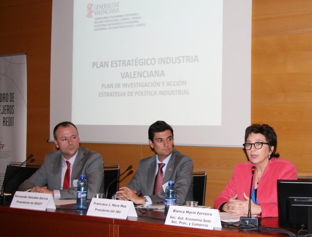 La Secretaria Autonómica de Economía, Sectores Productivos y Comercio, Blanca Marín, durante su intervención en el V Foro de Consejeros de REDIT.