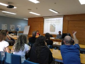 Debate sobre políticas de economía social y aspectos legales de la reutilización.