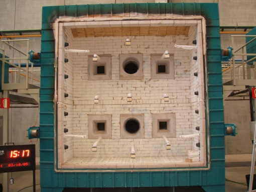 Horno vertical para la evaluación de la resistencia al fuego.