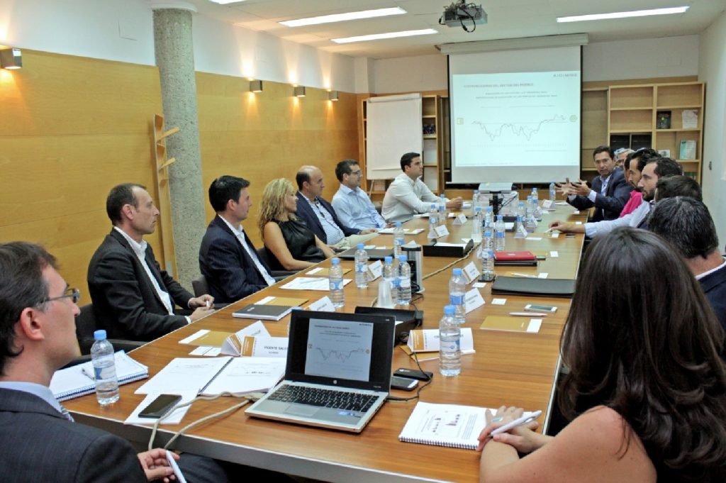 Imagen de la reunión del Club de Estrategias del Hábitat de septiembre de 2016.