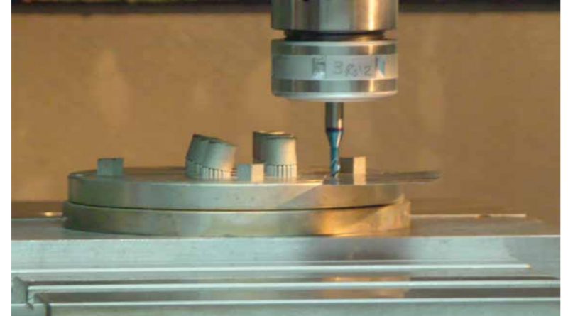 Imágen de probetas fabricadas por tecnología de fabricación aditiva en proceso de mecanizado posterior