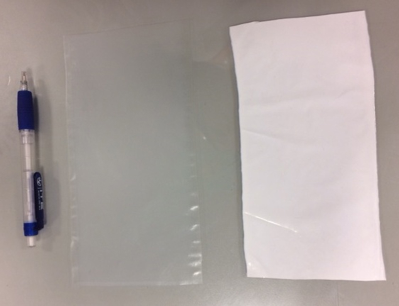 Fotografías de la membrana tipo CA143 sin lavar (izquierda) y lavada (derecha)